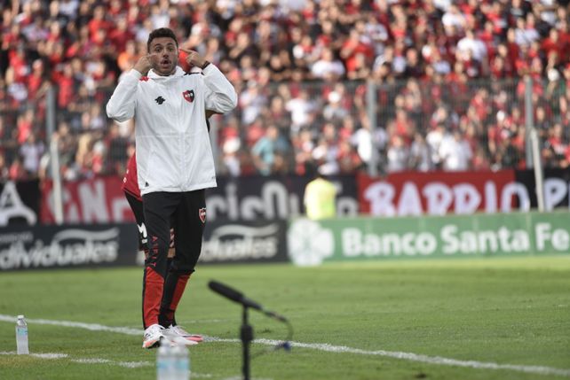 Mariano Soso was the last victim in a Newell's who does not raise his head from the football. He left after losing the classic.