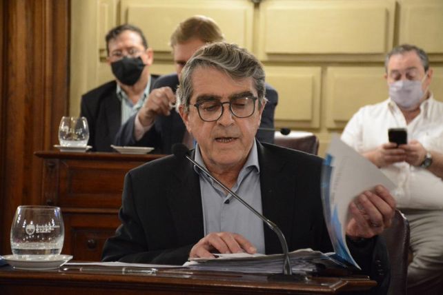 El senador Traferri propone una salida frente a la escasez de gasoil.