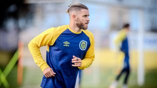 Miguel Barbieri llegó, firmó y entrenó.
