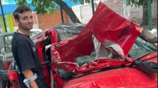 Ignacio Heinze junto al automóvil con el que tuvo un grave accidente en diciembre de 2024.