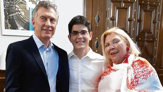 Carrió y su hijo&nbsp; Ignacio pasaron por la Rosada y se fotografiaron con Macri.