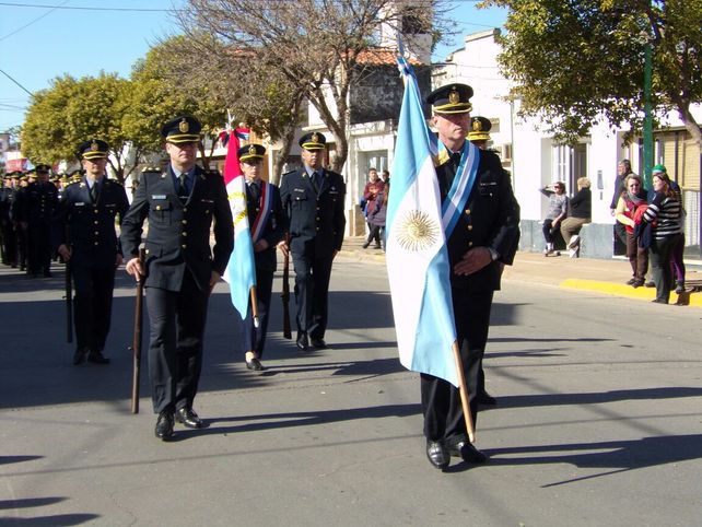 Conmemoración y desfile cívico-militar del Día de la Bandera en Santo Tomé