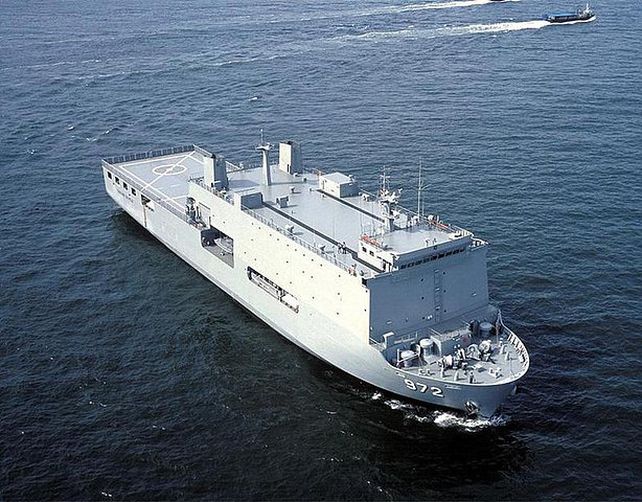 Avance. El barco de la clase Makassar permite el despliegue rápido de ayuda.