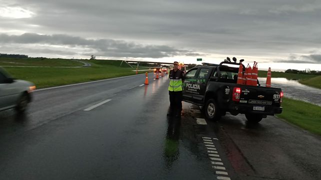 La calzada se encuentra reducida&nbsp; en la autopista Rosario-Buenos Aires a la altura de Theeobald.&nbsp;
