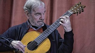 CLAUDIO MONTERRÍO. El compositor e intérprete fue el centro del encuentro en Paraná y recordó momentos clave del canto litoraleño.