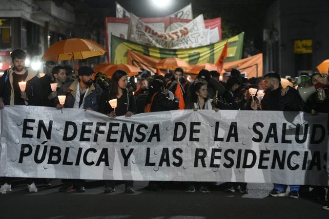 Rosario reclamó por los trabajadores de la salud en la Marcha de Velas