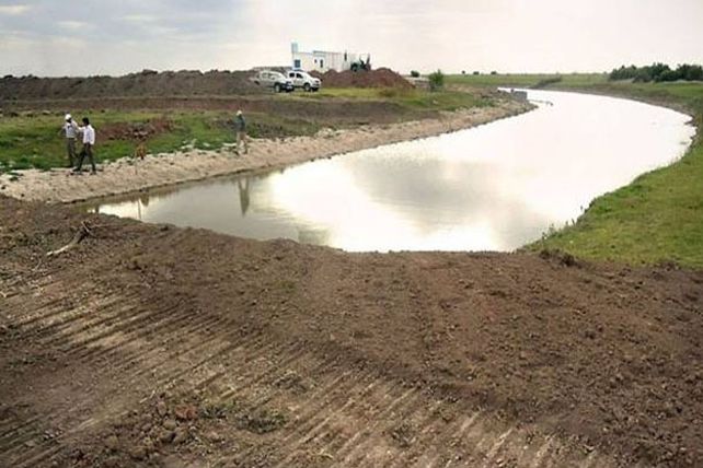 Santa Fe realizará una denuncia penal a quienes cortaron el río Salado