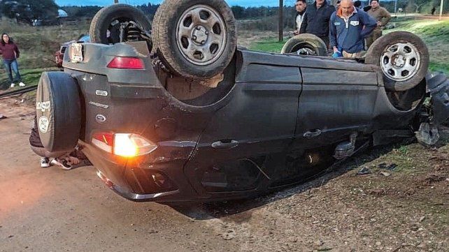 Una de las camionetas que chocó volcó tras el choque en Chajarí.