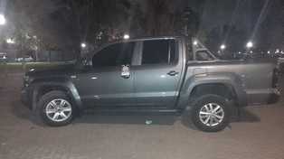 La camioneta Volkswagen que fue robada en el oeste del conurbano bonaerense apareció en un taller mecánico de barrio Cristalería de Rosario.