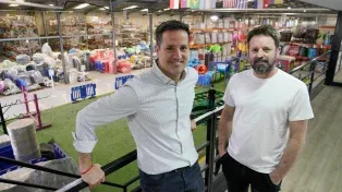Ignacio y Germán Imaz en la nueva planta de Cruci.