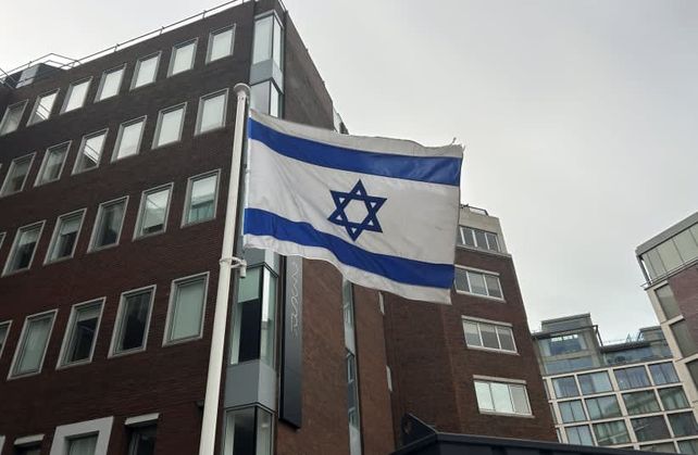 Israel Cierra Embajadas Globalmente tras Ataques a Teherán