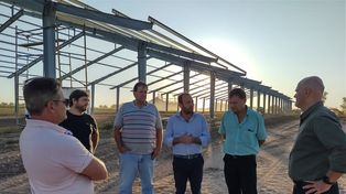 El director Nacional de Lechería, Arturo Videla, durante la visita a la empresa cooperativa Manfrey.