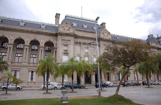 Las diferencias entre la provincia y los gremios por los contratados Las diferencias entre la provincia y los gremios por los contratados
