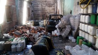 Una mamá con sus dos hijos perdió todo al incendiarse su casa