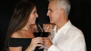 Una dupla efectiva. Andrea López Mediza y Mariano Raimondi encarnan a la pareja protagónica.