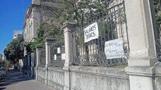 Será a las 11.30 en la institución. Expondrán cómo afectan a la educación pública los recortes que sufren en materia económicaDesde el Colegio Nacional invitan a acompañarlos en la defensa de la educación pública.