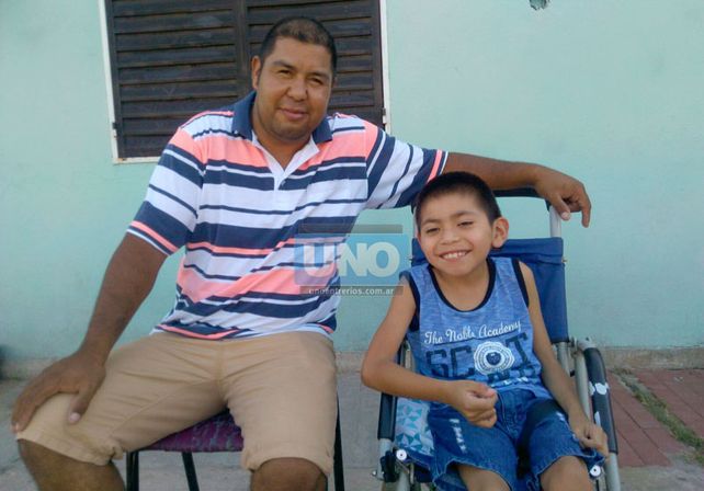 El papá de Camilo Albornoz pide que el Iosper le reconozca el pago de la cuidadora