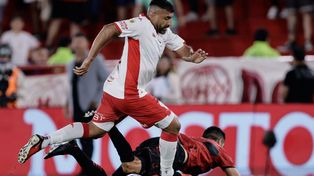 Wanchope Abila parece una topadora en el tremendo partido entre Huracán y Platense, donde estuvo en juego la definición de la Liga Profesional.