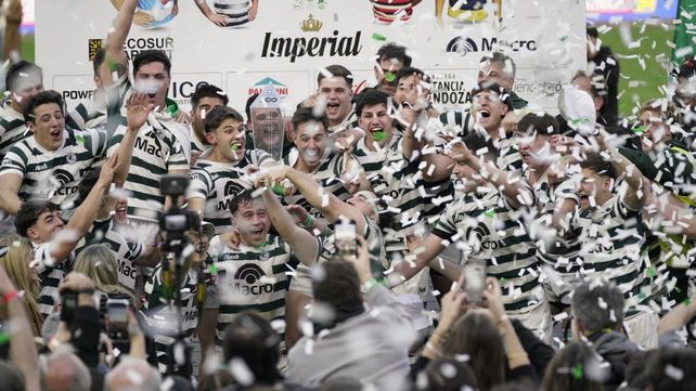 La fiesta interminable de Jockey Club en las Cuatro Hectáreas. Campeón del torneo Regional del Litoral.