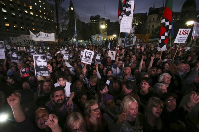 Una multitud reclamó la aparición con vida del joven Santiago Maldonado.