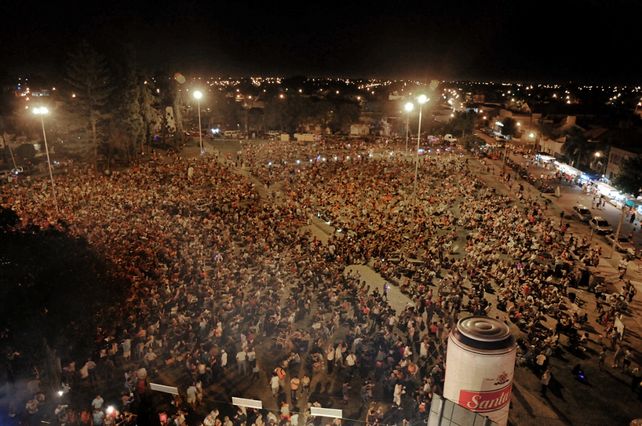 Unas 20 mil personas se reunieron en la Plaza del Folclore