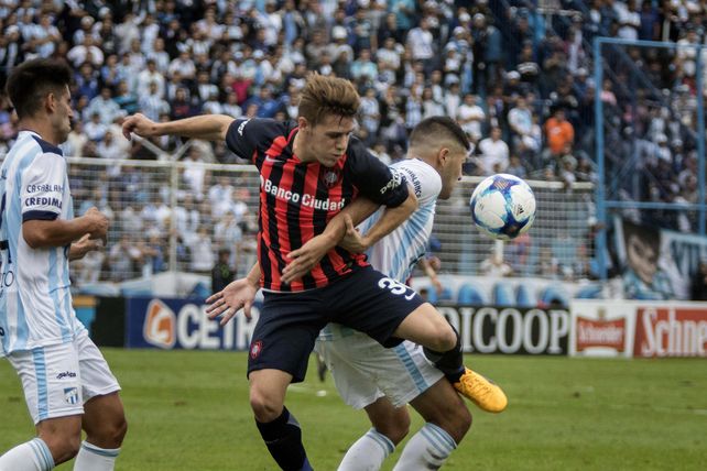 San Lorenzo sufrió un duro golpe en la pelea por el título al ser derrotado por Atlético Tucumán