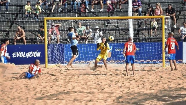 De la Liga Evolución de Fútbol playa contó con la participación de Argentina