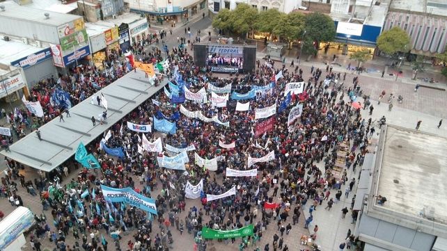 Marcha Federal. El acto se llevó a cabo en la Plaza Montenegro.