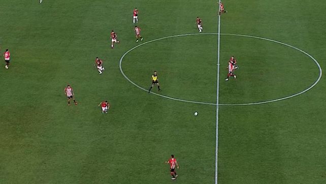 Sin Banega durante casi todo el partido, Newells cayó 2-0 con Estudiantes en La Plata