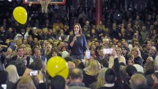 Reclamo polémico. La gobernadora Vidal, al frente de la campaña de Cambiemos, ayer en Mar del Plata.&nbsp;