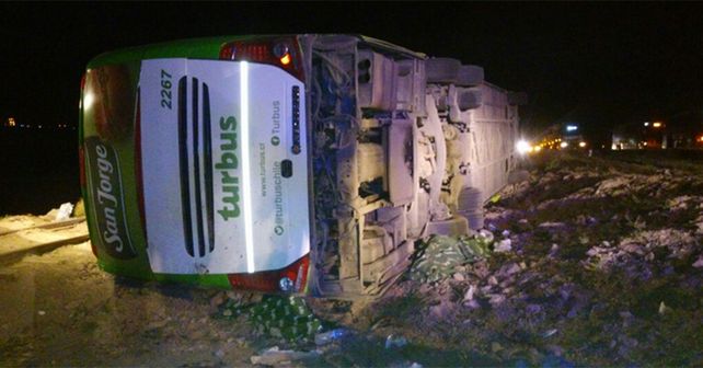 Tragedia en Mendoza: al menos 19 personas murieron al desbarrancar un micro