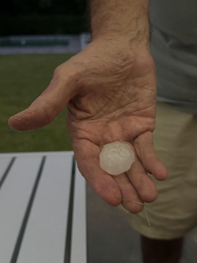 Fuerte tormenta con intensa caída de granizo en Rosario y la región