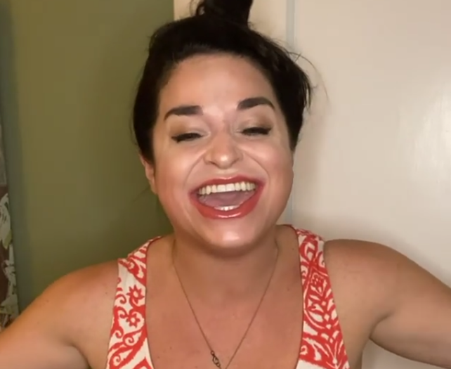 Gana miles de dólares con cada video de Tik Tok por tener la boca más grande del mundo