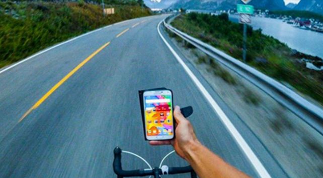 El curioso detalle en la foto de un ciclista que luego estalló en las redes