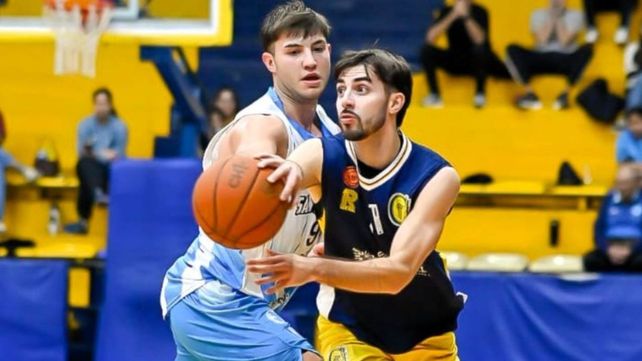 Alan Paolini lleva adelante un avance de Central ante San Martín de Marcos Juárez. Cuarto triunfo canalla en la Liga Federal de Básquet.
