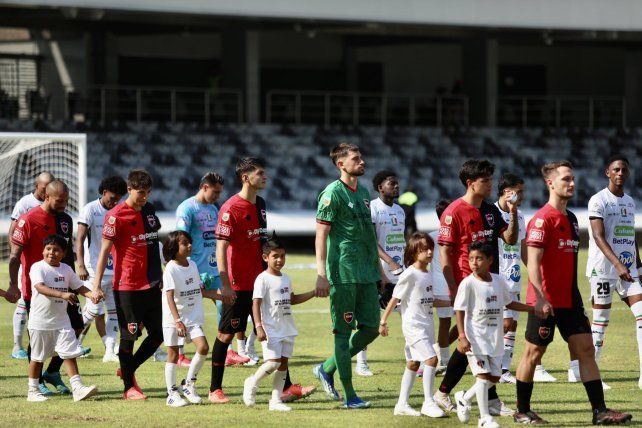Newells igualó 1 a 1 con Once Caldas y luego cayó por penales.