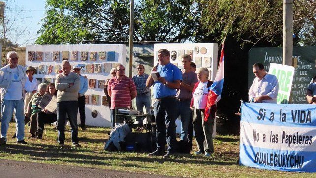 La Asamblea Ciudadana Ambiental de Gualeguaychú y vecinos se movilizaron en caravana desde Arroyo Verde hacia el Puente Internacional General San Martín