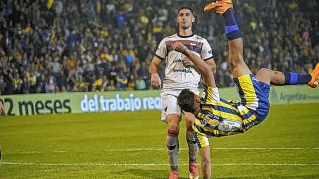 Leonel Picco le pegó con todo a Lamolina tras el empate de Colón en el Gigante de Arroyito. Leonel Picco le pegó con todo a Lamolina tras el empate de Colón en el Gigante de Arroyito.
