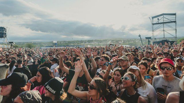El festival Cosquín Rock convocará a miles de espectadores para ver más de 100 shows en vivo.