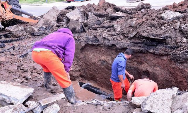 Reparan cañerías en Almafuerte y Zanni