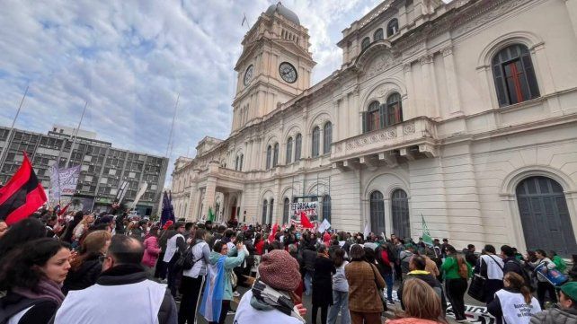 Hubo tensión en las puertas de la Casa de Gobierno
