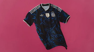 La camiseta alternativa se puede comprar en la página oficial de Adidas o en tiendas seleccionadas