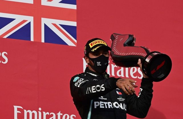 Lewis Hamiltón ganó en Imola y Mercedes festejó en la F1