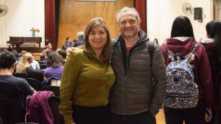 Escuelas ondulantes, el libro de Carina Cabo