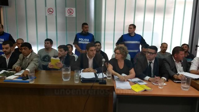 A sus casas. Los 13 imputados hoy pasarán del penal a gozar de la prisión domiciliaria.