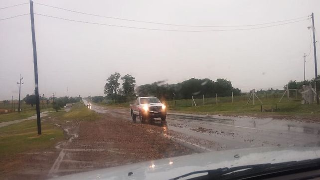 Vialidad Provincial realiza tareas de prevención en RP 11 en medio del temporal