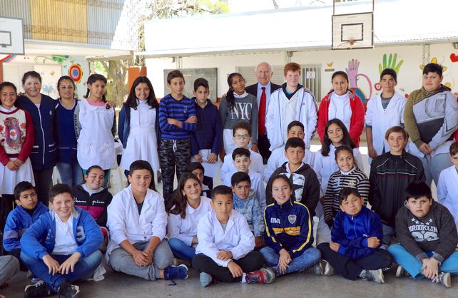 Lifschitz recorrió escuelas de Irigoyen, San Fabián y Arocena
