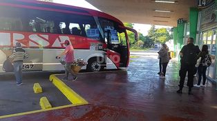 Se retomaron los servicios de colectivos de Santa Fe-Paraná