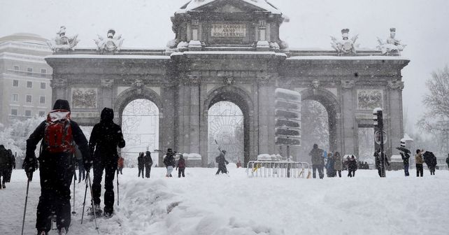 UNA POSTAL. La famosa Puerta de Alcalá