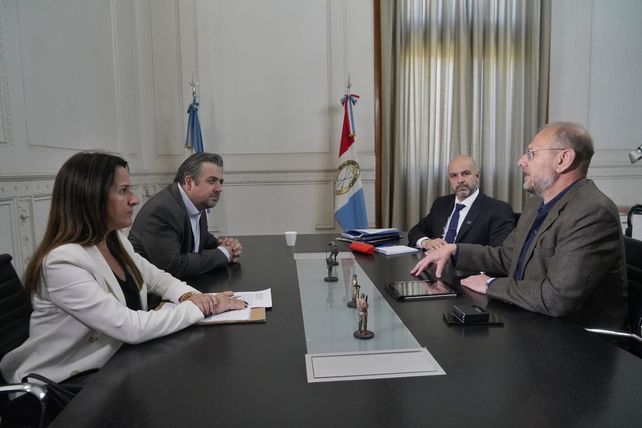 Seguridad: reunión entre representantes de Perotti y Pullaro para iniciar la transición